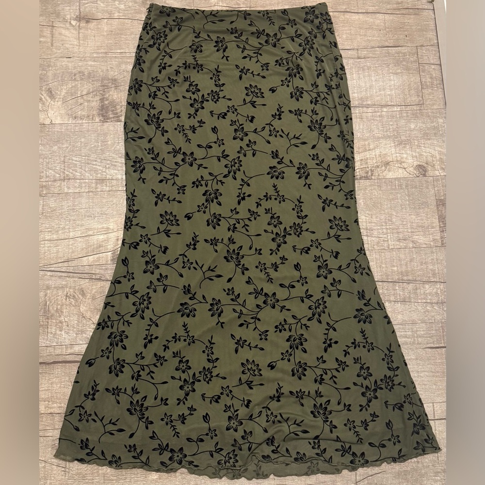 Elegant Army Green Floral Skirt with Zipper
